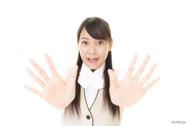 止めている女性