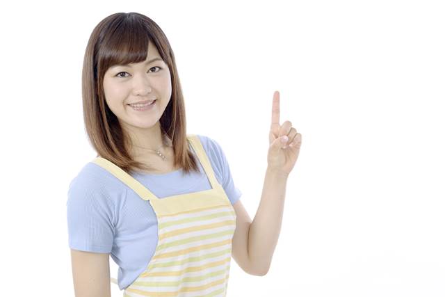 エプロン姿の女性